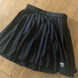🖤 ADIDAS Pleated Skirt